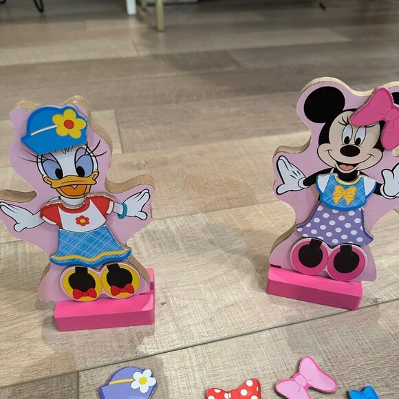 DISNEY MELISSA AND DOUGH MICKEY MOUSE AND DAISY DUCK MAGNETIC DRESS UP WOODEN DO - Picture 5 of 8